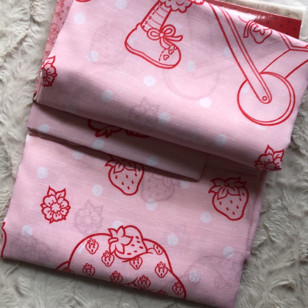 Strawberry Shortcake Shower Curtain Set - Picture 6 of 9